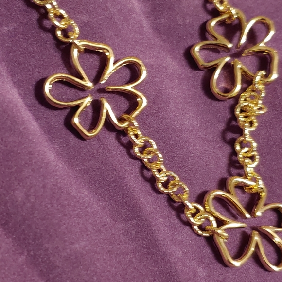 Flower Power Necklace Goldtone NWOT - Picture 3 of 4